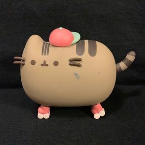 Pusheen roller skate vinyl figure